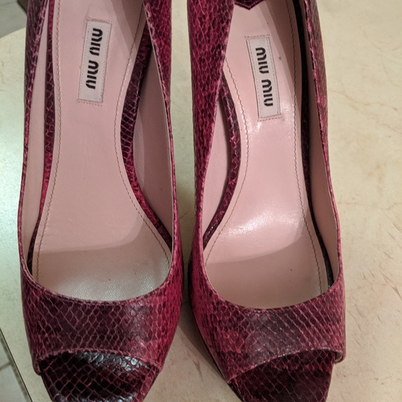 MiuMiu Snakeskin Peeptoes - Picture 4 of 13